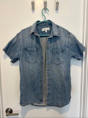 Denim Forum Light Blue Short-Sleeve Denim Button-Up Shirt